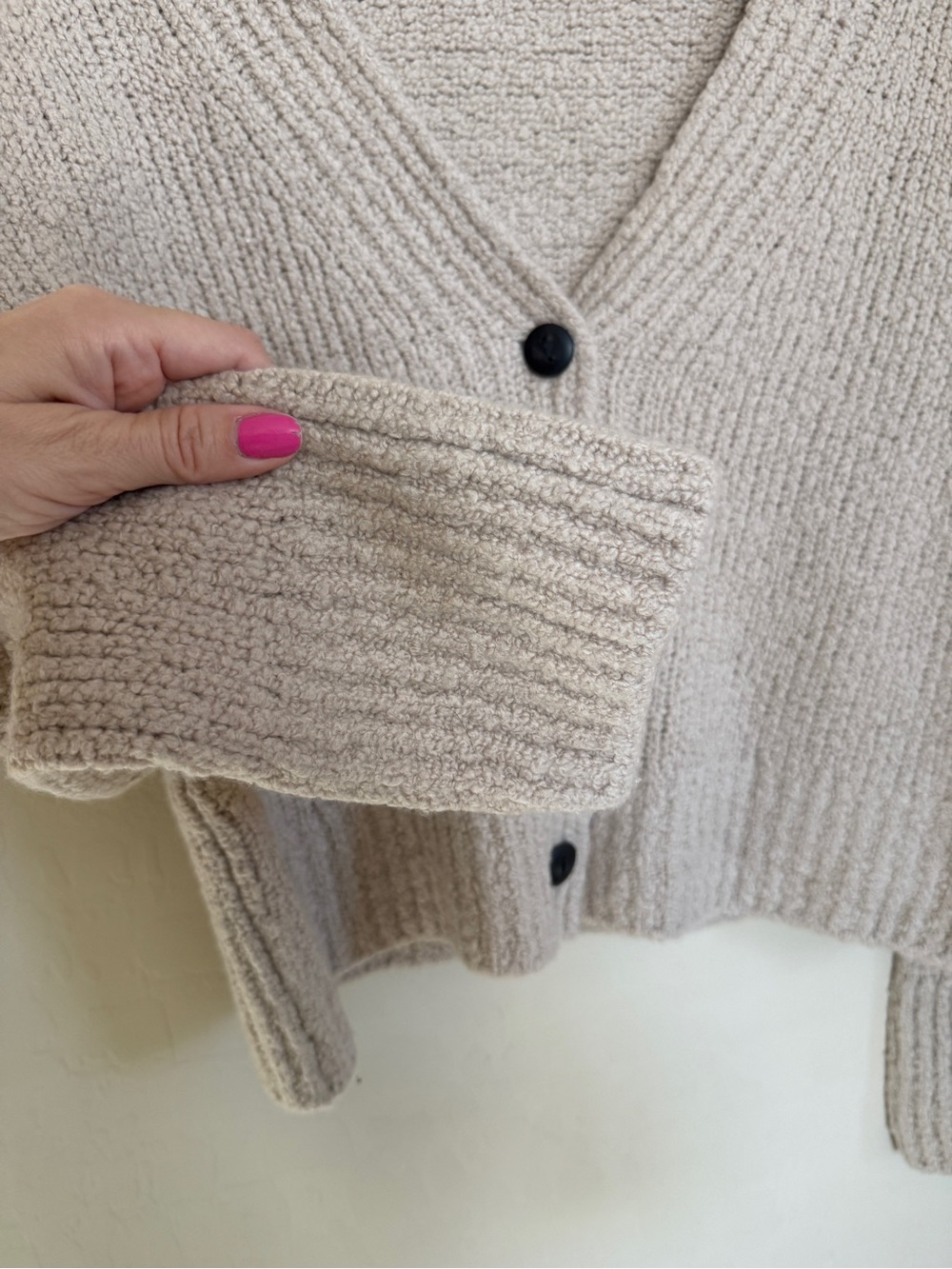 Vince Cozy Cropped V-Neck Button Cardigan - Beige Boucle - Picture 5 of 5